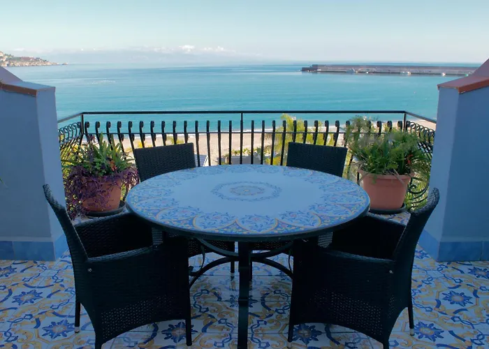 Orama Front Sea アパート ジャルディーニ・ナクソス